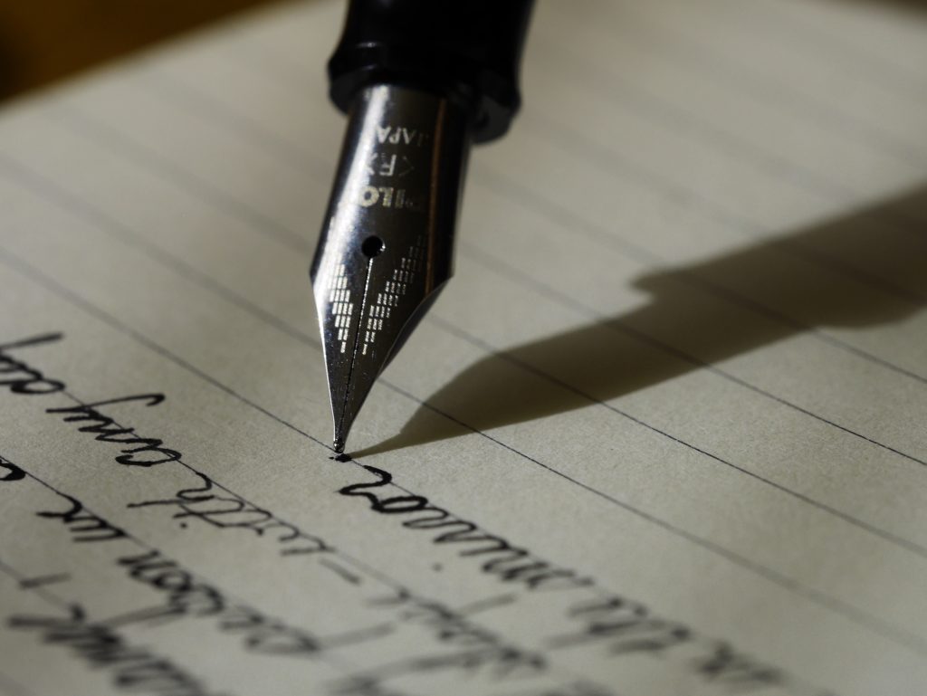 Funciones y Usos de ‘Escribir una Carta a la Atención de’: Guía Práctica